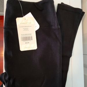 NWT Fabletics Black comfy soft leggings, medium